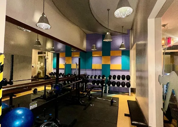 The Modern In Forbeswood Bgc With Free Parking Manila