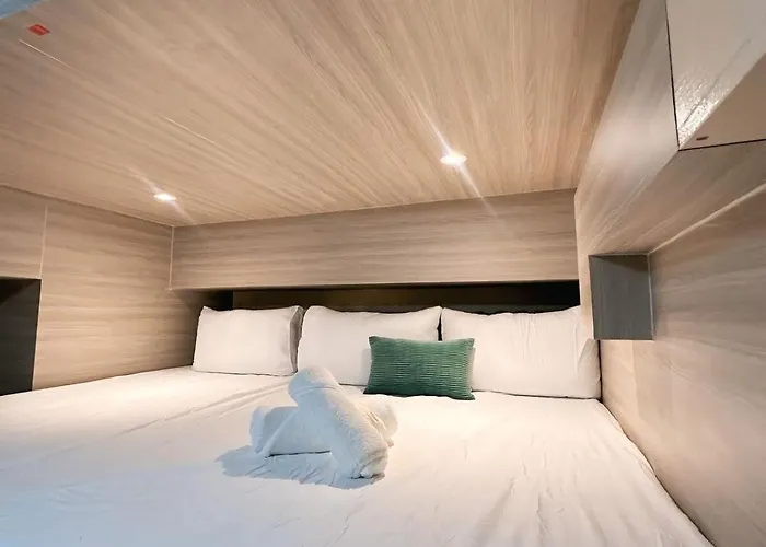 Apartment The Modern In Forbeswood Bgc With Free Parking *